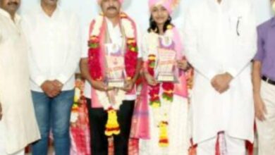पंढरीत गुणवंताचा सत्कार आस्था माने या विद्यार्थिनीला, पंढरी रत्न पुरस्कार..