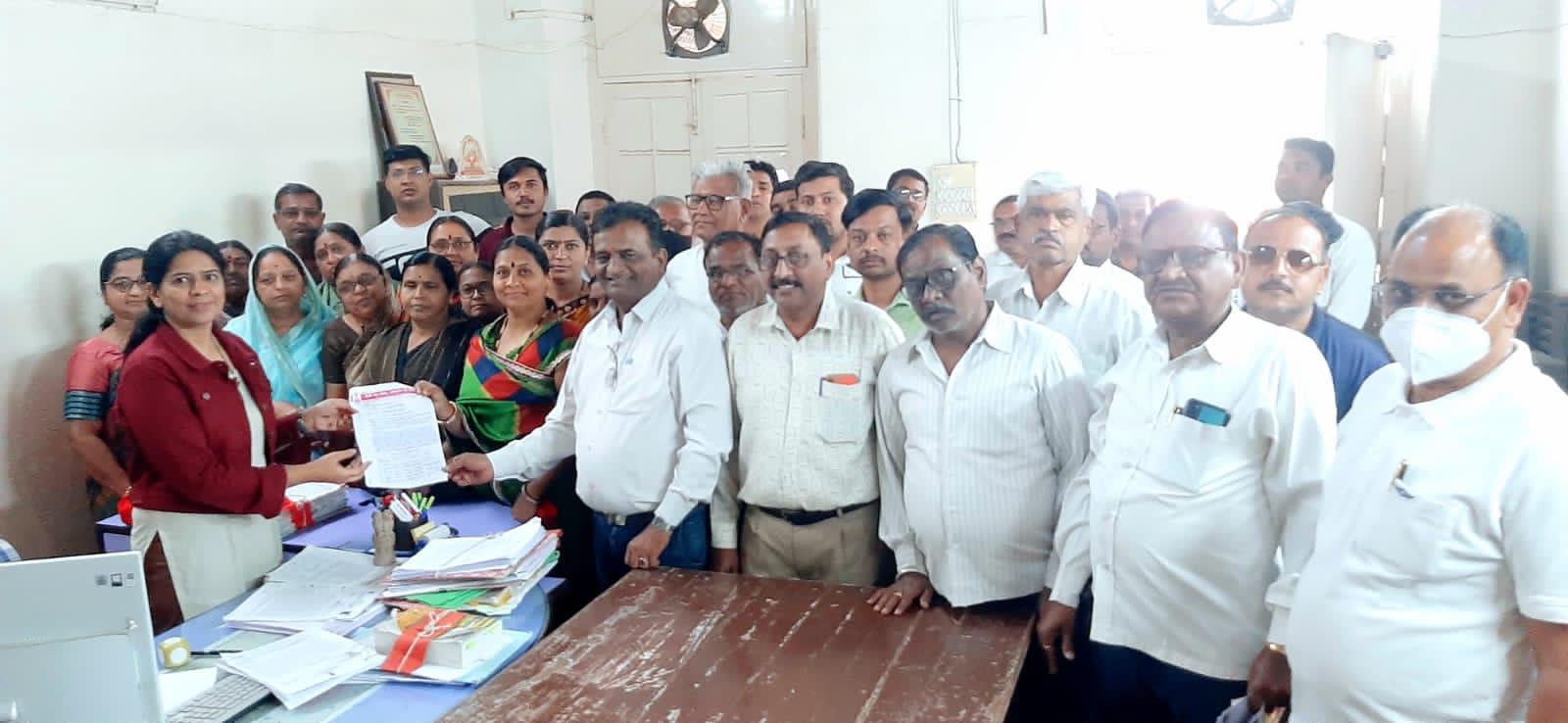 Amalner: धरणगाव येथील लहान बालिकांवर अत्याचार प्रकरणी अमळनेर तेली पंच मंडळाकडून निषेध व्यक्त करत निवेदन