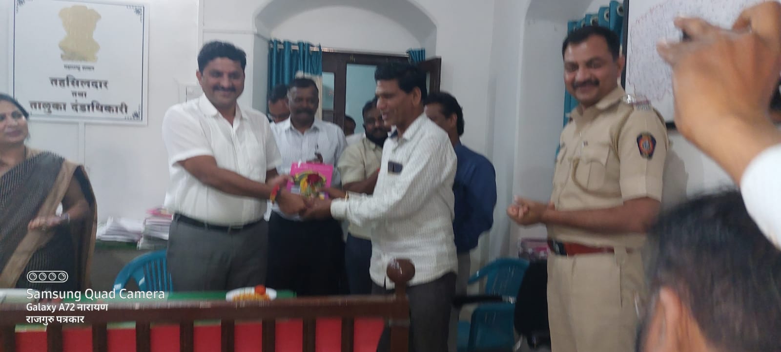 दिंडोरी तहसील कार्यालयाच्या वतीने दिंडोरी तालुक्यातील पत्रकारांचा सत्कार