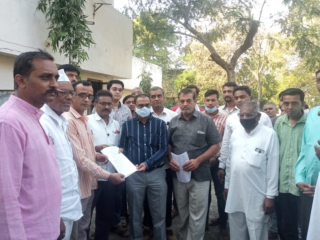 मानव निर्मित संकटापासून संरक्षण द्या:अन्यथा शेतकऱ्यांना आत्महत्या करण्याची परवानगी द्यावी!