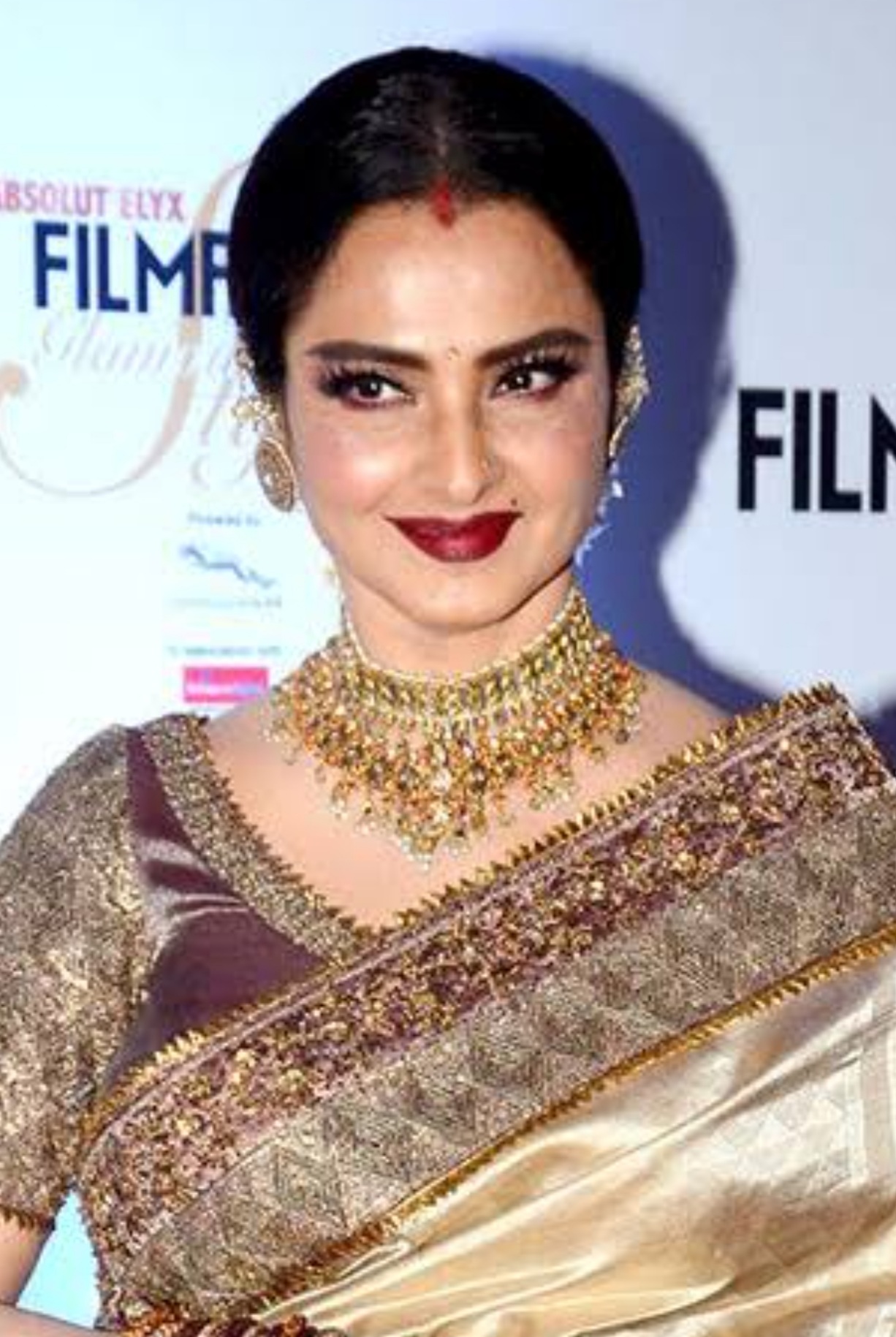 Bollywood: विवाहित पुरुष आणि प्रेम....रेखाच धक्कादायक उत्तर..!