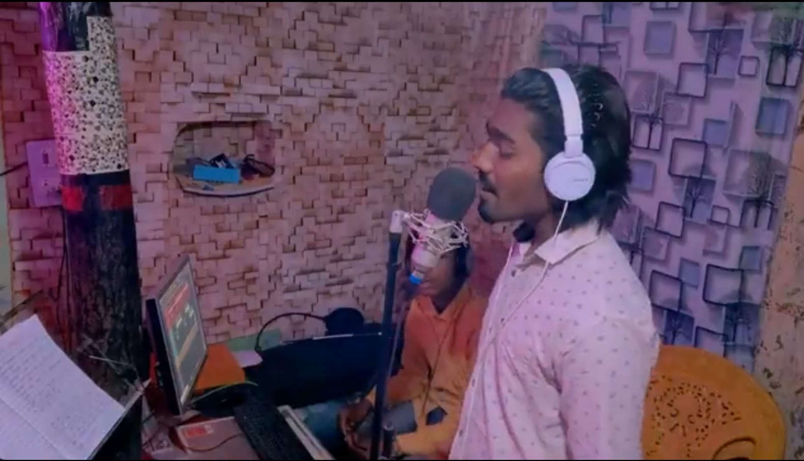 Jalgaon: अहिराणी श्रीवल्ली चा धुमाकूळ..!जबरदस्त व्हायरल शे रे भो...!देखाचं मंग..काय शे गान..!