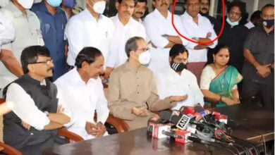 Mumbai: भेट दोन मुख्यमंत्र्यांची मात्र चर्चा फोटोतील त्या व्यक्तीची..! सोशल मीडियावर व्हायरल..!पहा काय आहे किस्सा...