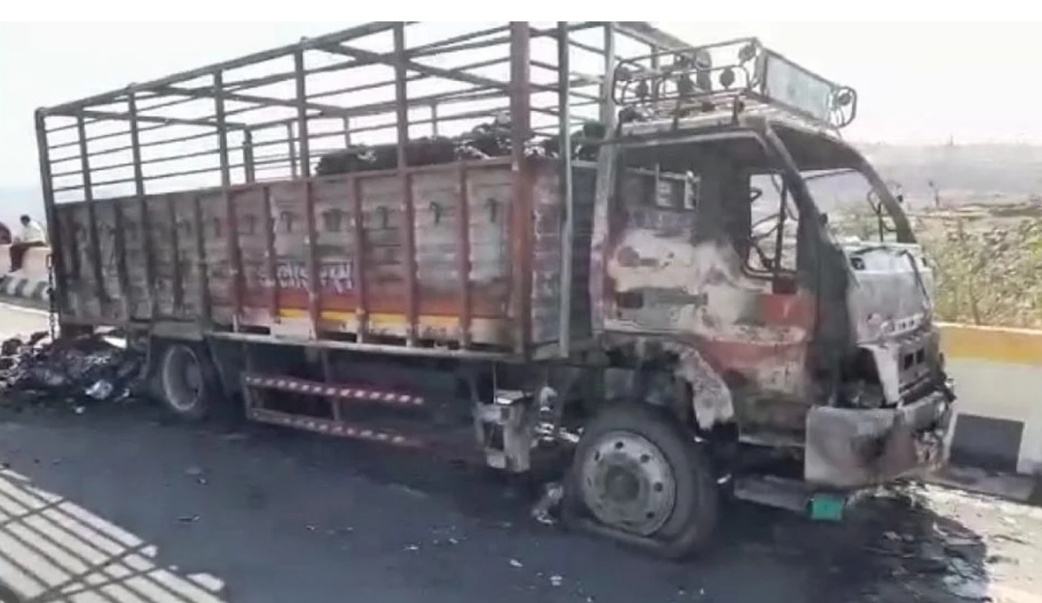 10/12 Exam Update: प्रश्नपत्रिका घेऊन जाणाऱ्या टेम्पो ला आग..! प्रश्न पत्रिका जळून खाक..