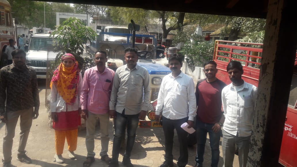 हिंगोणा येथे अवैध वाहतुक करणारे ट्रॅक्टर पकडले यावल पोलिस ठाण्यात गुन्हा दाखल