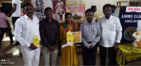 Amalner: समाजकार्य महाविद्यालयाची विद्यार्थिनी अश्विनी माळी वक्तृत्व स्पर्धेत प्रथम..!