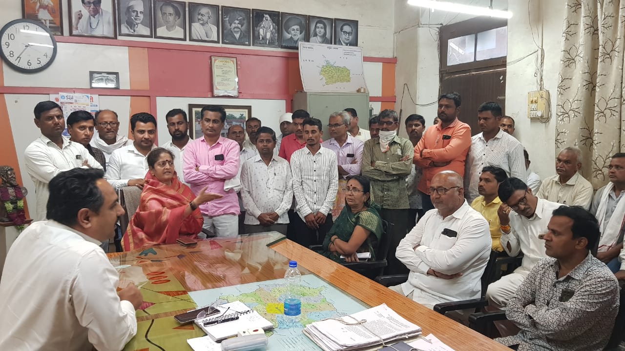 Amalner: तालुक्यात अवकाळी पावसाने नुकसानग्रस्त शेतीचे तातडीने पंचनामे करा-माजी आ.स्मिता वाघ