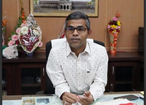 सुरज मांढरे यांच्याकडून गंगाथरन डी, यांनी स्वीकारला नाशिक जिल्हाधिकारी पदाचा कार्यभार