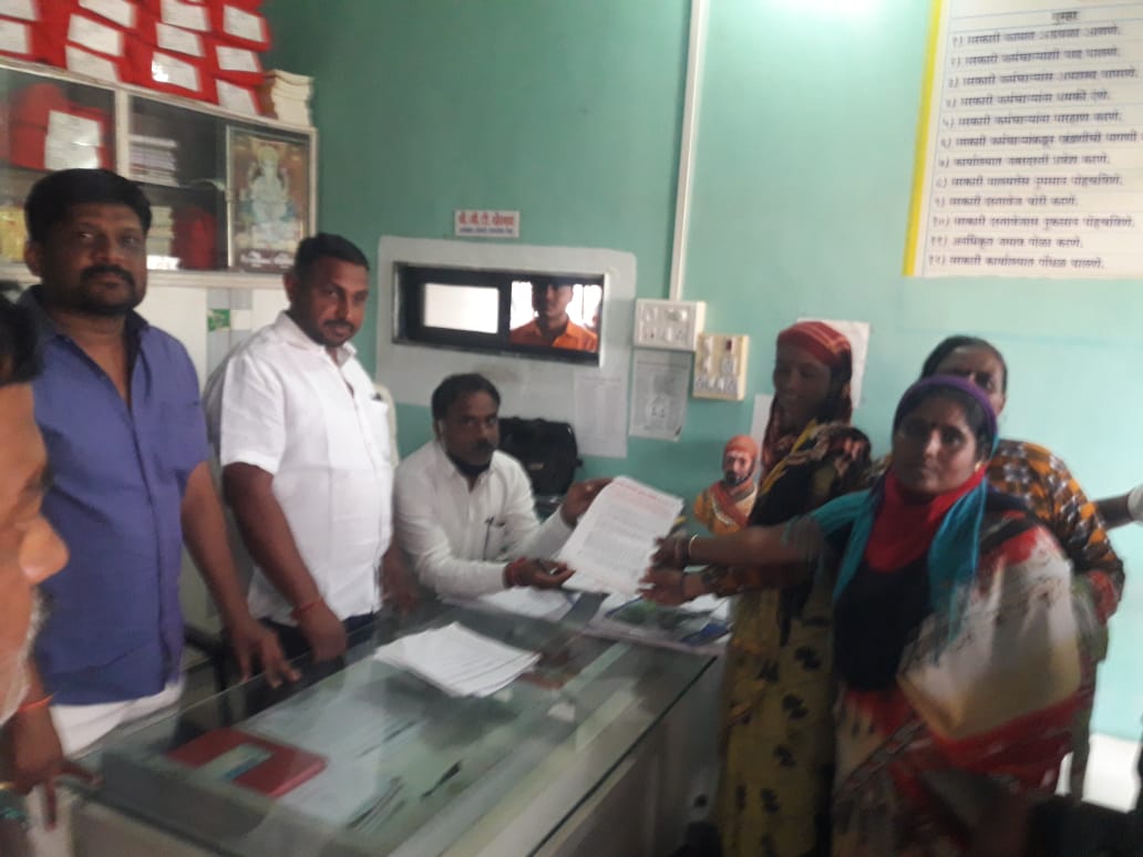 विंचूर ग्रामपालिका सफाई कामगार महासंघाचे कामबंद आंदोलन ...