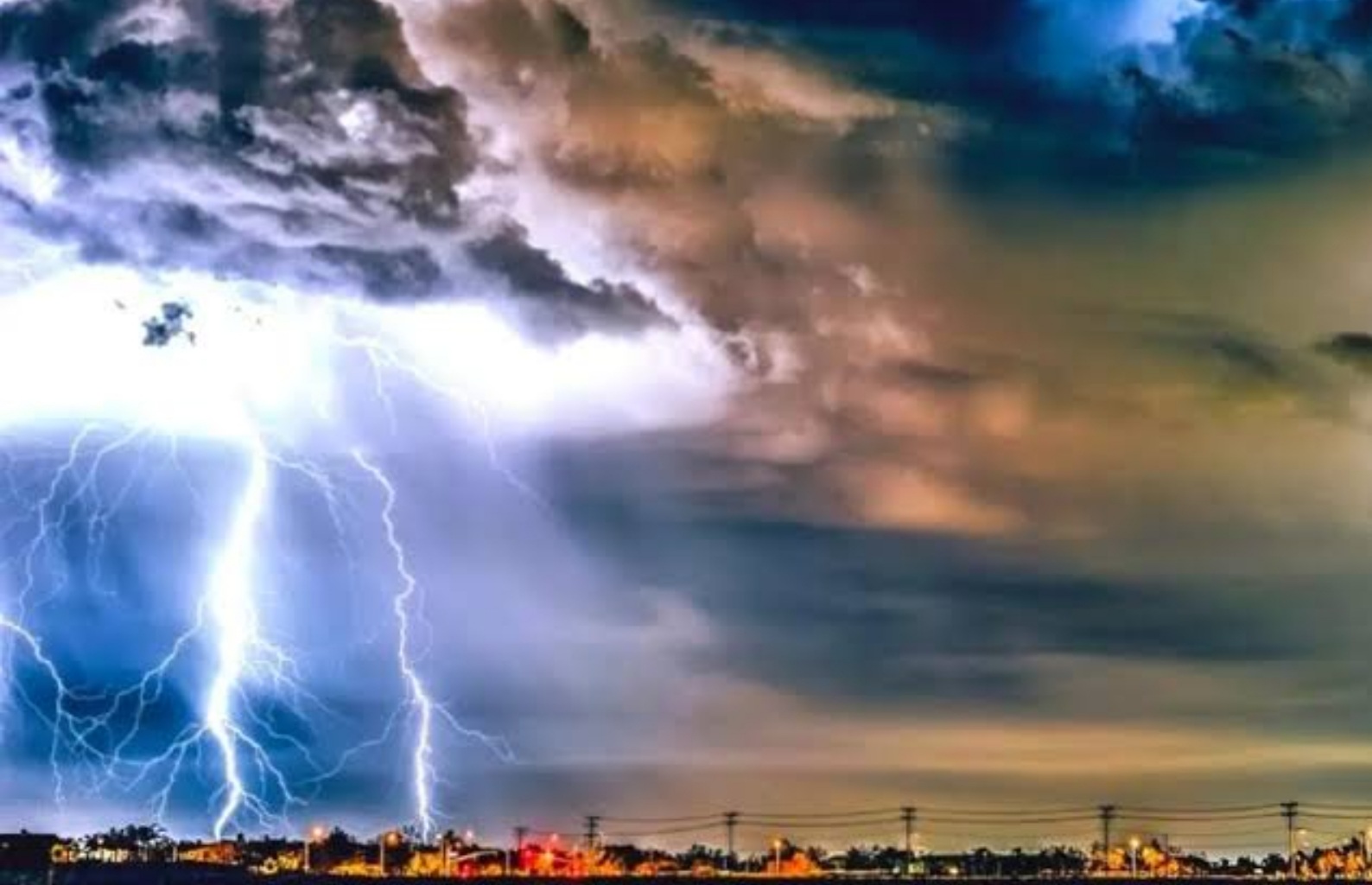 Weather: "ह्या" जिल्ह्यांना ऑरेंज अलर्ट..! येत्या दोन दिवसांत गारपीटची शक्यता..! जळगाव धुळ्याचा समावेश..!