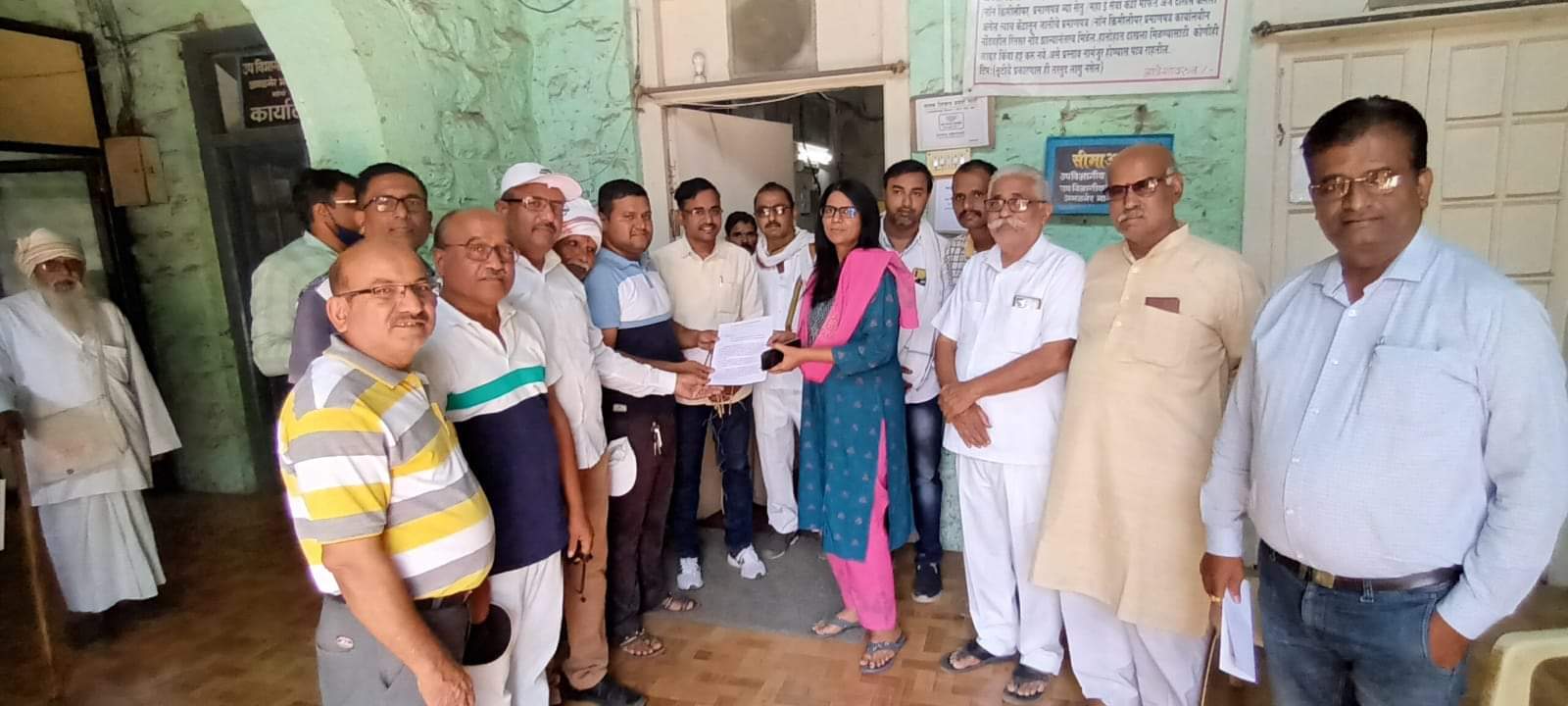 श्री.अंबरीष महाराज टेकडी येथे वारंवार आग, वृक्ष तोड, चराई करून पर्यावरणाचे नुकसान संदर्भात बंदोबस्त करण्याविषयी निवेदन