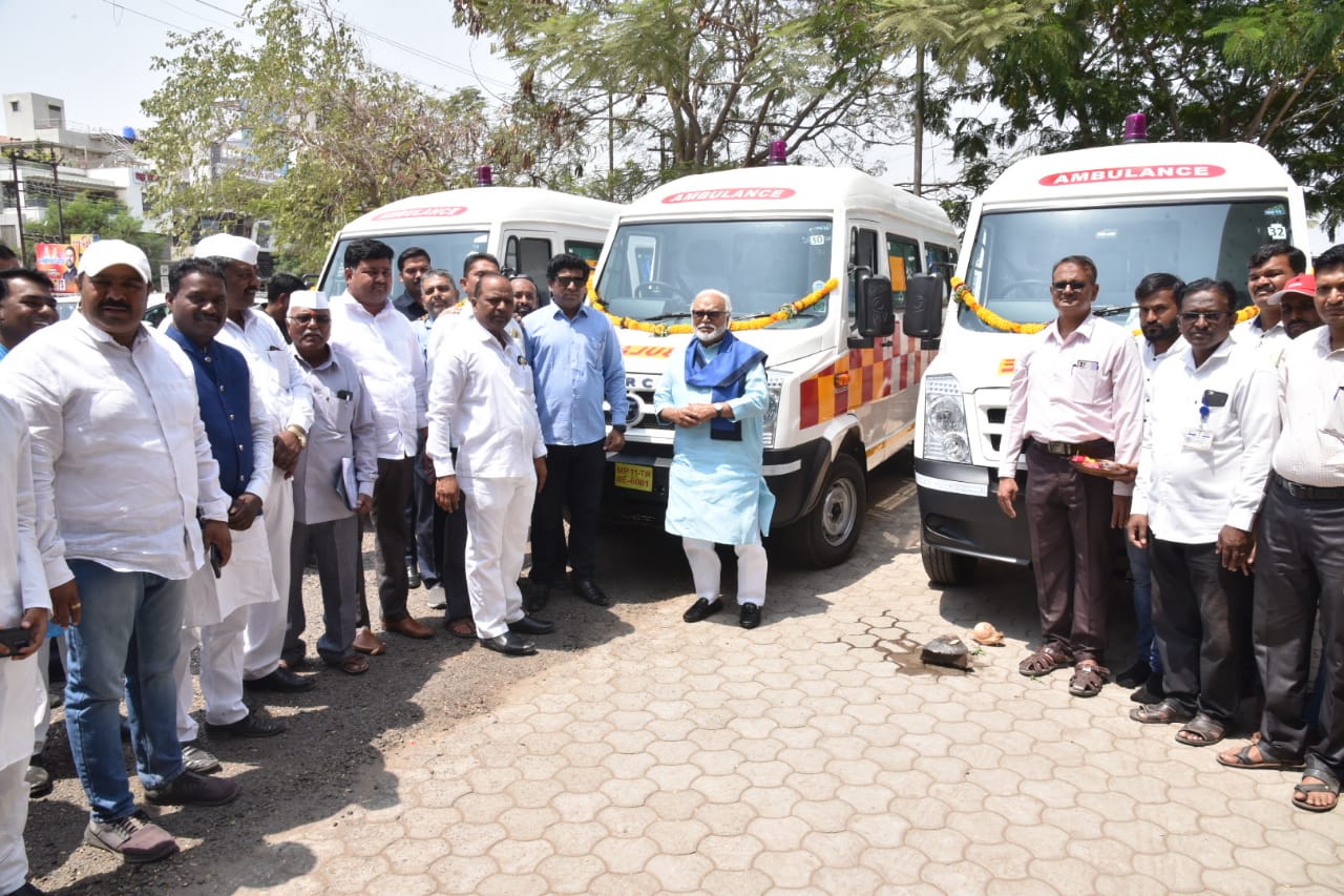 नाशिक जिल्हा परिषद १४ व्या वित्त आयोगाच्या व्याजाच्या निधीतून जिल्ह्यातील प्राथमिक आरोग्य केंद्रांना ३२ नवीन रुग्णवाहिका