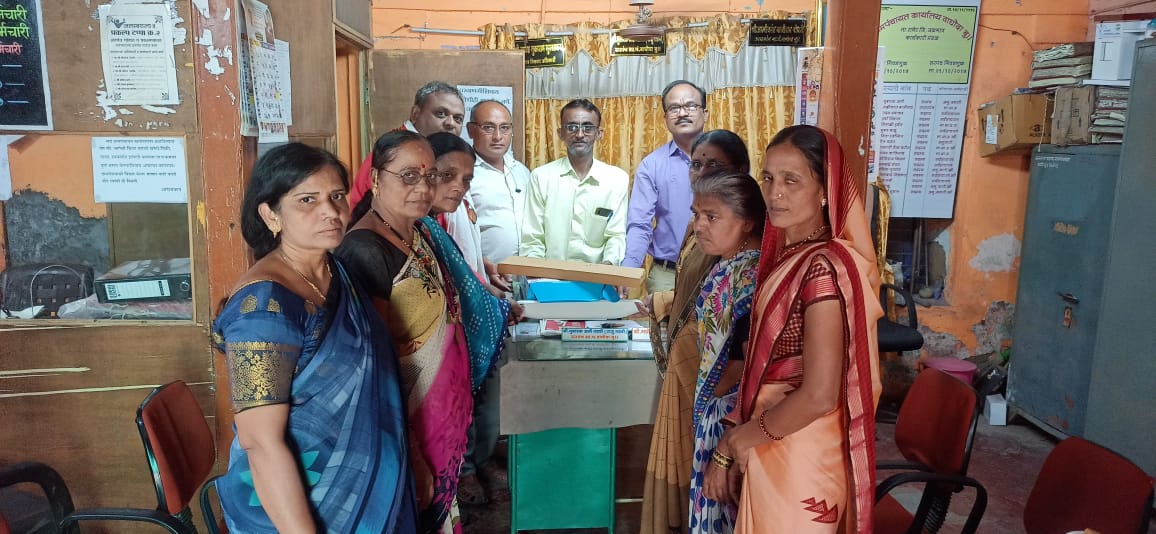 मोठा वाघोदा ग्रामपंचायत तर्फे ९ अंगणवाडी वर्गांना साहित्य वाटप