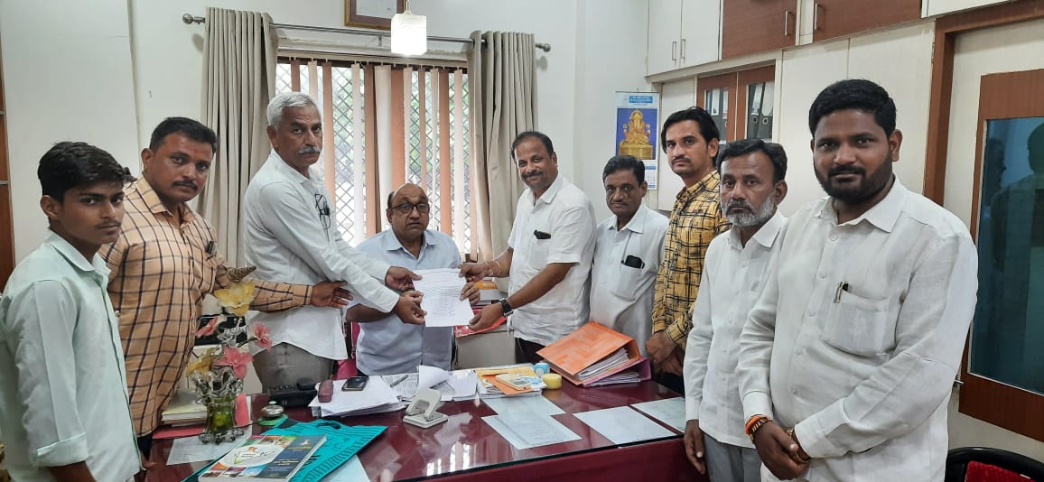 Amalner:गुणपत्रिका लवकर उपलब्ध करून द्यावी..कॉंग्रेस चे खा शि ला निवेदन....