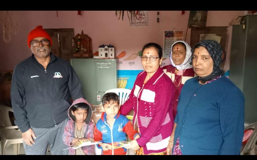 डोण सडकेचीवाडी, कापरवाडी येथील जि प. शाळेत येथे शैक्षणिक साहित्य वाटप