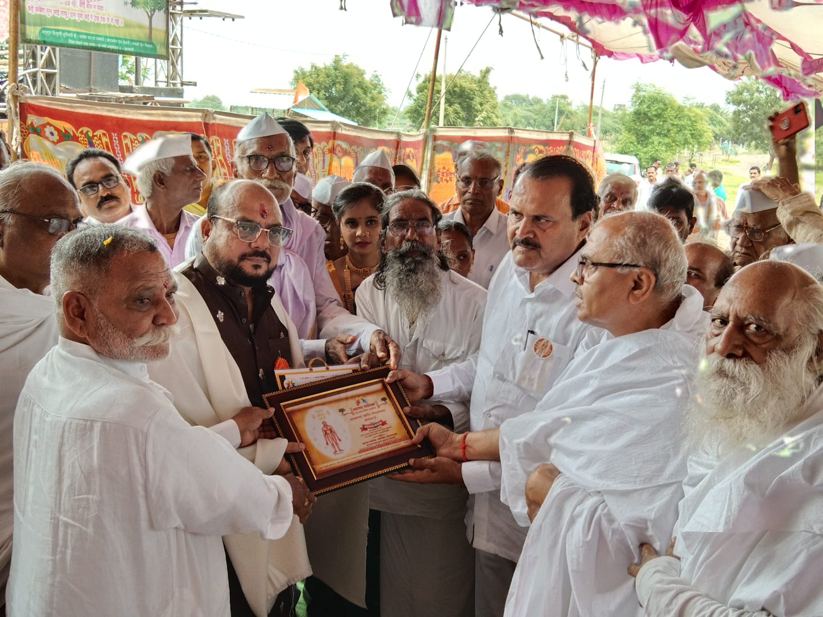 उखळवाडी येथे विश्वात्मक जंगली महाराज आश्रम यांच्या वतीने भव्य वृक्ष समारंभाचे आयोजन