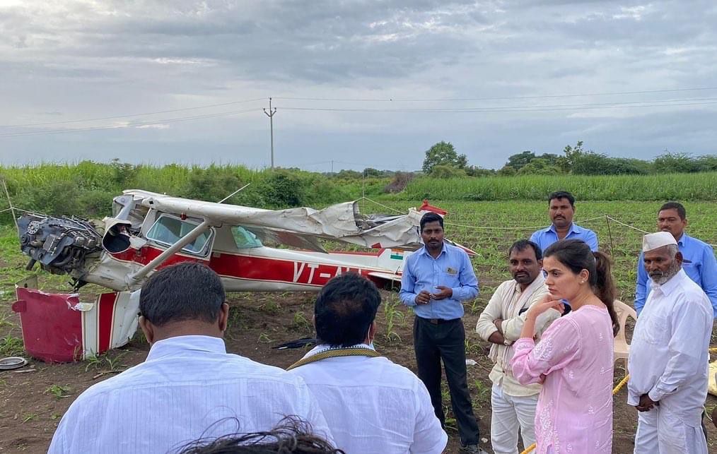 कडबनवाडी येथील दुर्घटनाग्रस्त विमानाची अंकिता पाटील ठाकरे यांनी केली पाहणी