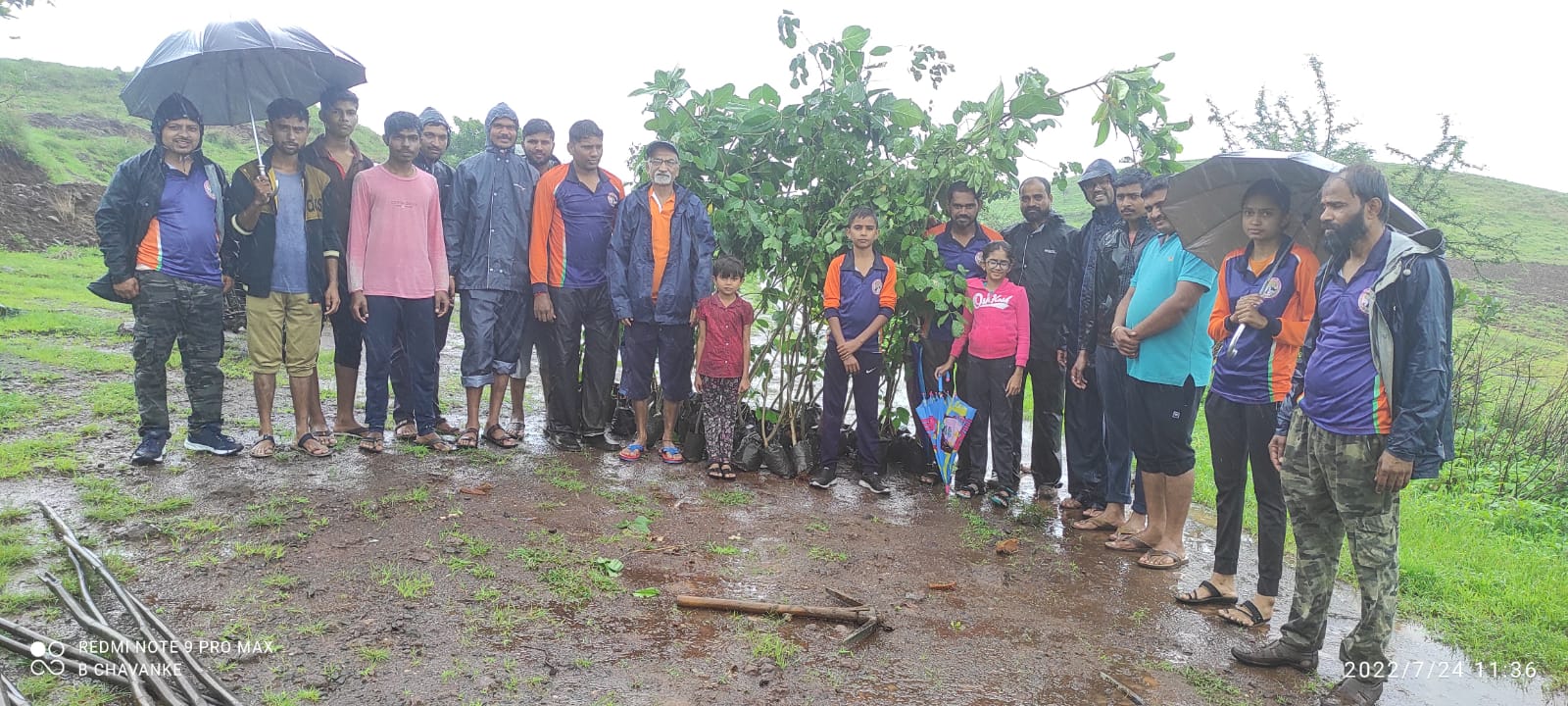 दिंडोरी तालुक्यात स्वराज्य संवर्धन बहुउद्देशीय संस्थेच्या वतीने वृक्षारोपण लागवड