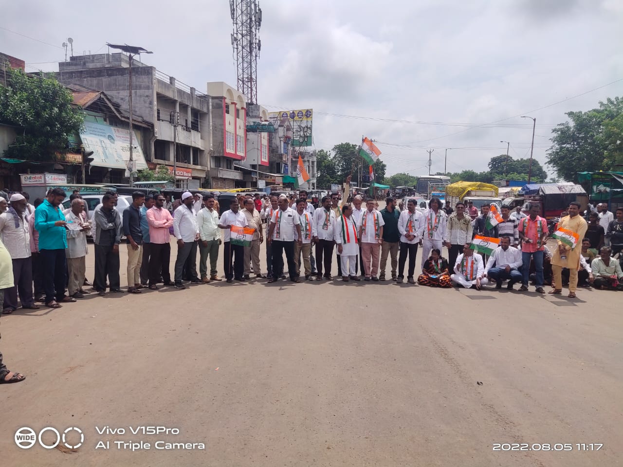 फैजपूर येथे महागाई, बेरोजगारी, अग्निपथ योजना, जीएसटी वाढ याबद्दल काँग्रेस चे रास्ता रोको आंदोलन