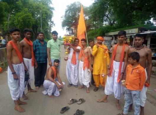 Amalner: श्री वर्णेश्वर महादेव मंदिर संस्थान आयोजित ( कावड यात्रा ) उत्साहात संपन्न...