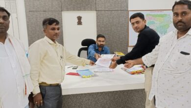 प. सं. पारोळा बीडीओला बडतर्फ करा