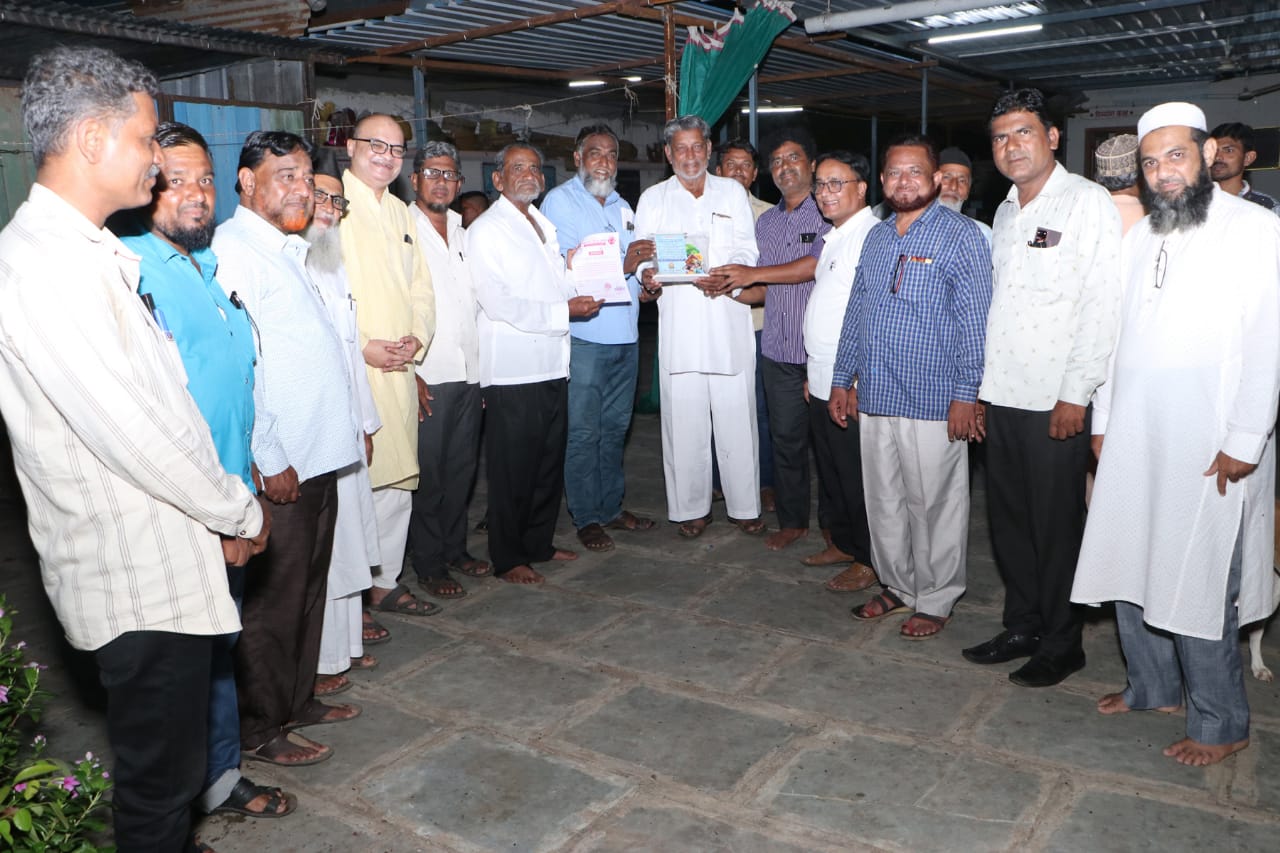 Amalner: मुस्लिम बांधवांनी मोहरम निमित्ताने १११ बेवारस मनोरूगणांना दिले स्वादिष्ट भोजन