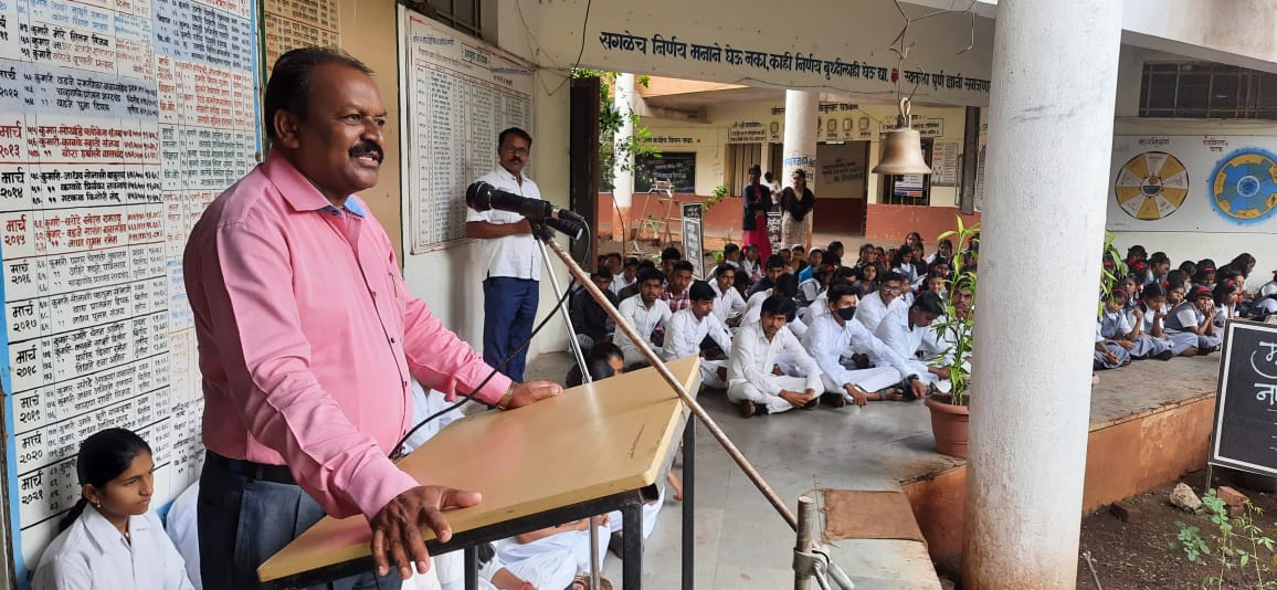 भारतीय स्वातंत्र्याचा अमृत महोत्सव विविध उपक्रमांनी बी के कावळे विद्यालयात साजरा