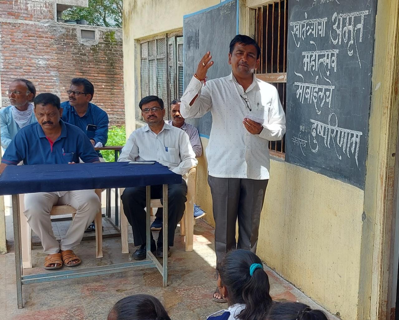 Amalner: मोबाईलची सततची सवय कालांतराने व्यसन..ईश्वर महाजन