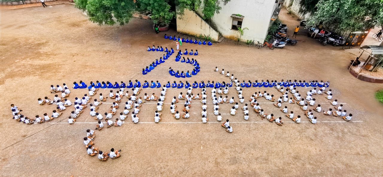 Amalner: विद्यार्थ्यांच्या मदतीने तयार केला स्वातंत्र्याच्या अमृत महोत्सवाचा लोगो