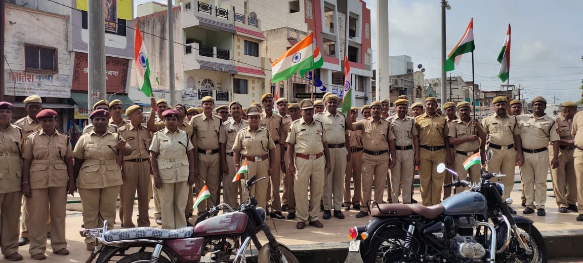 Amalner: 75 व्या स्वातंत्र्याच्या अमृत महोत्सवानिमित्त होमगार्ड पथक अमळनेर तर्फे भव्य तिरंगा बाईक रॅली ठरली लक्षवेधी