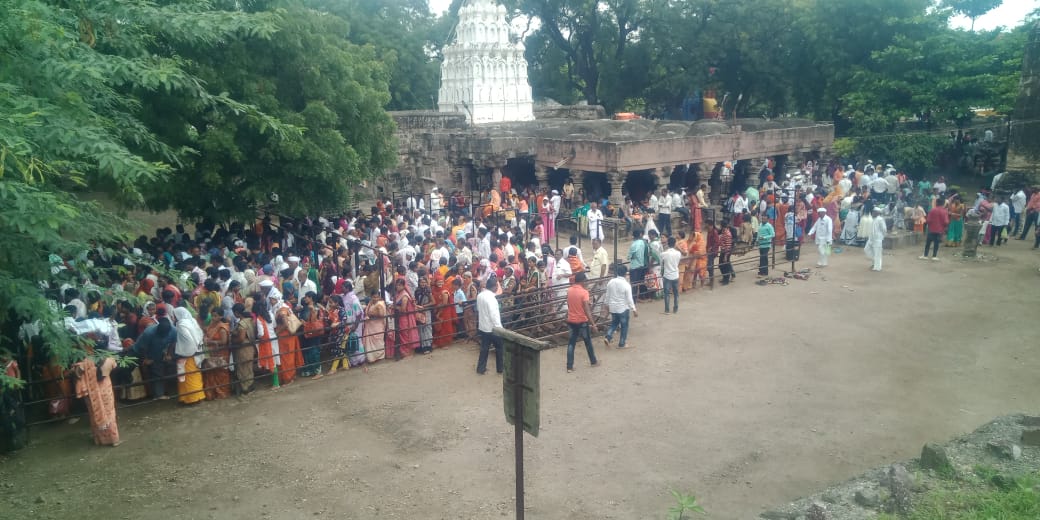 नवसाला पावणाऱ्या घोटनच्या मल्लिकार्जुनेश्वराच्या चरणी लोटांगण घालीत नवसपुर्ती!