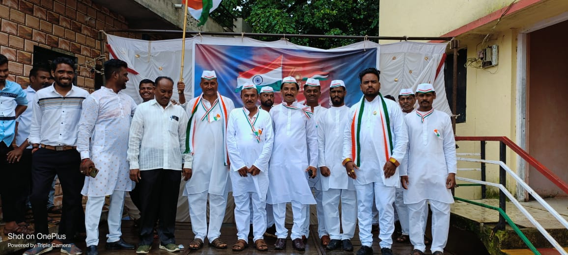 वढोदे प्र ..येथे स्वातत्र दिन साजरा सरपंच संदीप सोनवणे यांच्या हस्ते ध्वजारोहन