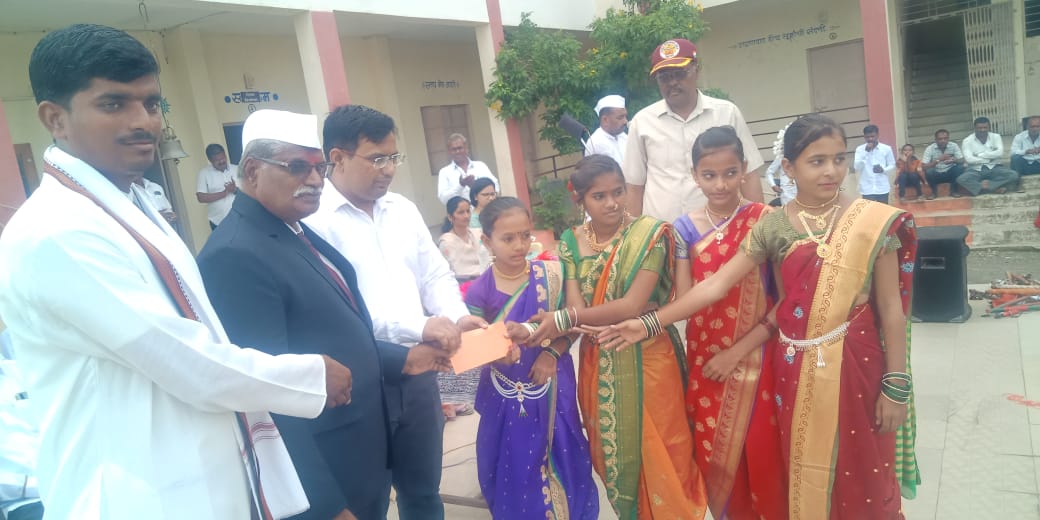 कासार पिंपळगाव येथे ग्रामपंचायत आणि प्राथमिक,माध्यमिक शाळेच्या वतीने माजी सैनिकांचा सन्मान सोहळा संपन्न!