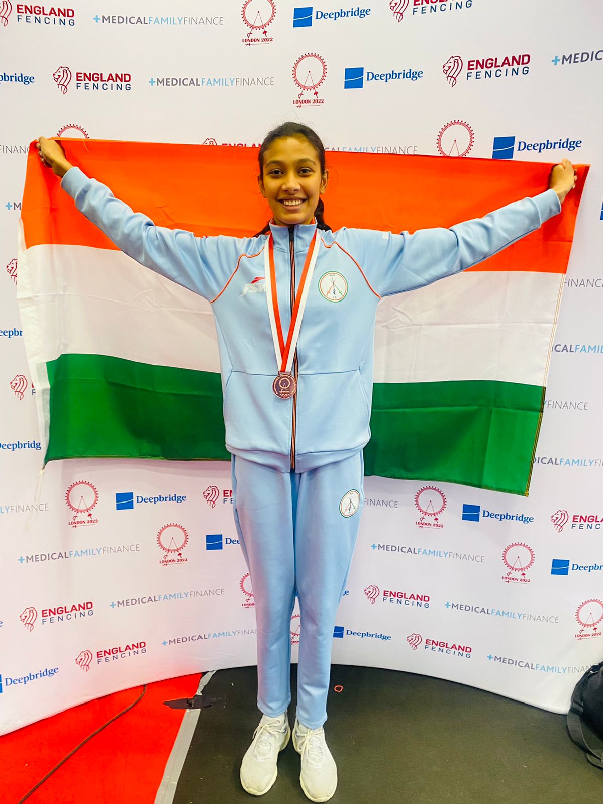 London:Commonwealth game:आदिवासी पारधी समाजातील गौरीची गगनभरारी... कॉमनवेल्थ खेळात पटकावले तलवार बाजीत कांस्य पदक