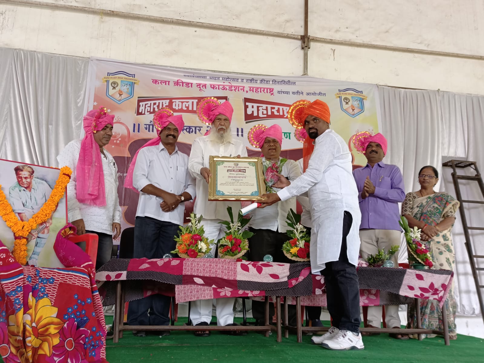 Amalner: क्रीडा अध्यक्ष व जी एस हायस्कुलचे क्रीडा शिक्षक सुनिल वाघ सरांना मानाचा महाराष्ट्र राज्य क्रीडा रत्न पुरस्काराने सन्मानित....