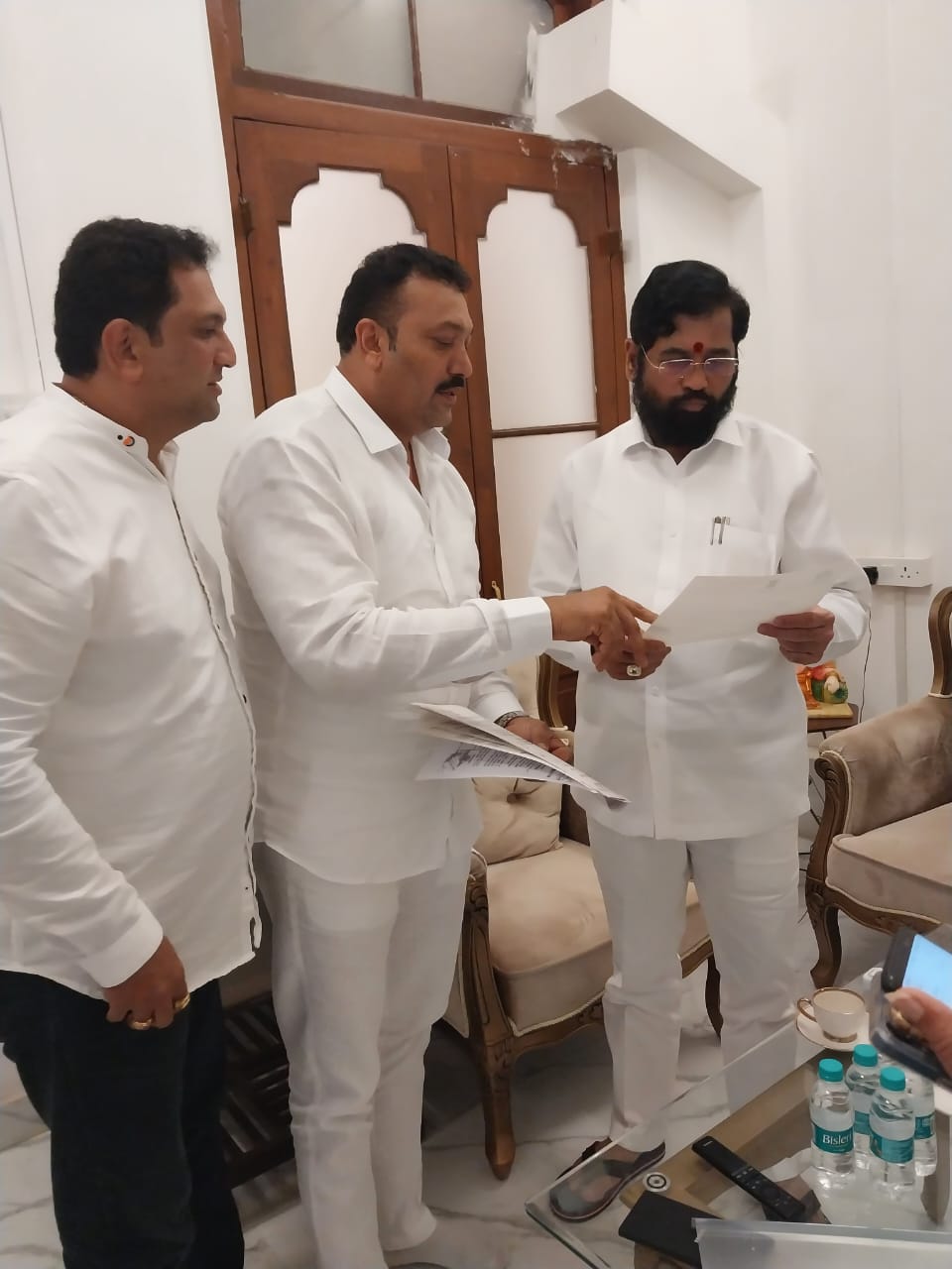 Amalner: 32 गावांच्या अतिवृष्टी अनुदान भरपाई प्रश्न मा आमदार शिरीषदादा चौधरी यांनी मुख्यमंत्र्यांकडे मांडला..!इतरांनी केविलवाणा प्रयत्न करू नये..शिरीषदादा मित्र परिवार..!