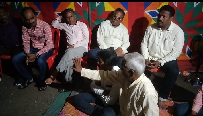 यावल प्रकल्प कार्यालयाच्या , आवारात सुरु असलेले आमरण उपोषण अखेर आमदार शिरीष दादा चौधरी यांनी दिलेल्या आश्वासना नंतर सांगत