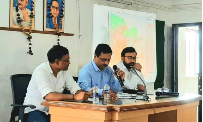 Amalner: शहर विकास योजनेबाबत अधिकाऱ्यांनी केले मार्गदर्शन..!जाणून घेतल्या समस्या..!