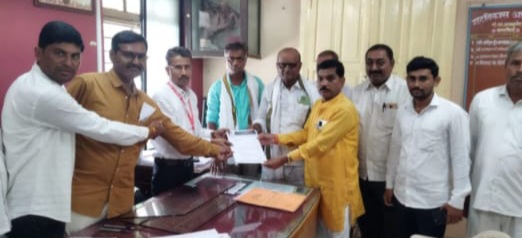 Amalner: तालुक्यातील सरपंच उपसरपंचांचे प्रलंबित मानधन मिळावे यासाठी गटविकास अधिकारी यांना निवेदन..