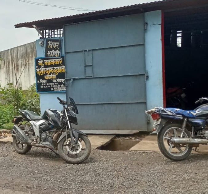 खंडसगीमध्ये देशी दारू दुकानात नियम ढाब्यावर बसवून होते दैनंदिन अवैधरित्या दारूची विक्री प्रिंट रेट पेक्षा अधिक किंमतीने विकल्या जाते देशी दारू उत्पादन शुल्क विभागाचे दुर्लक्ष