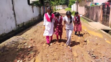 рдЧреНрд░рд╛ рдк рдЪреНрдпрд╛ рдореЗрдВрдмрд░ рднрд╛рдК рд╢рд╛рд│реЗрдд рдЬрд╛рдгреНрдпрд╛рд╕рд╛рдареА рд░рд╕реНрддрд╛ рдмрдирд╡реВрди рджреЗ рди рдЧрд╛..рд╢рд╛рд▓реЗрдп рд╡рд┐рджреНрдпрд╛рд░реНрдереНрдпрд╛рдВрдЪреА рд░рд╕реНрддреНрдпрд╛рд╕рд╛рдареА рдХреЗрд╡рд┐рд▓рд╡рд╛рдгреА рдЖрд░реНрдд рд╣рд╛рдХ