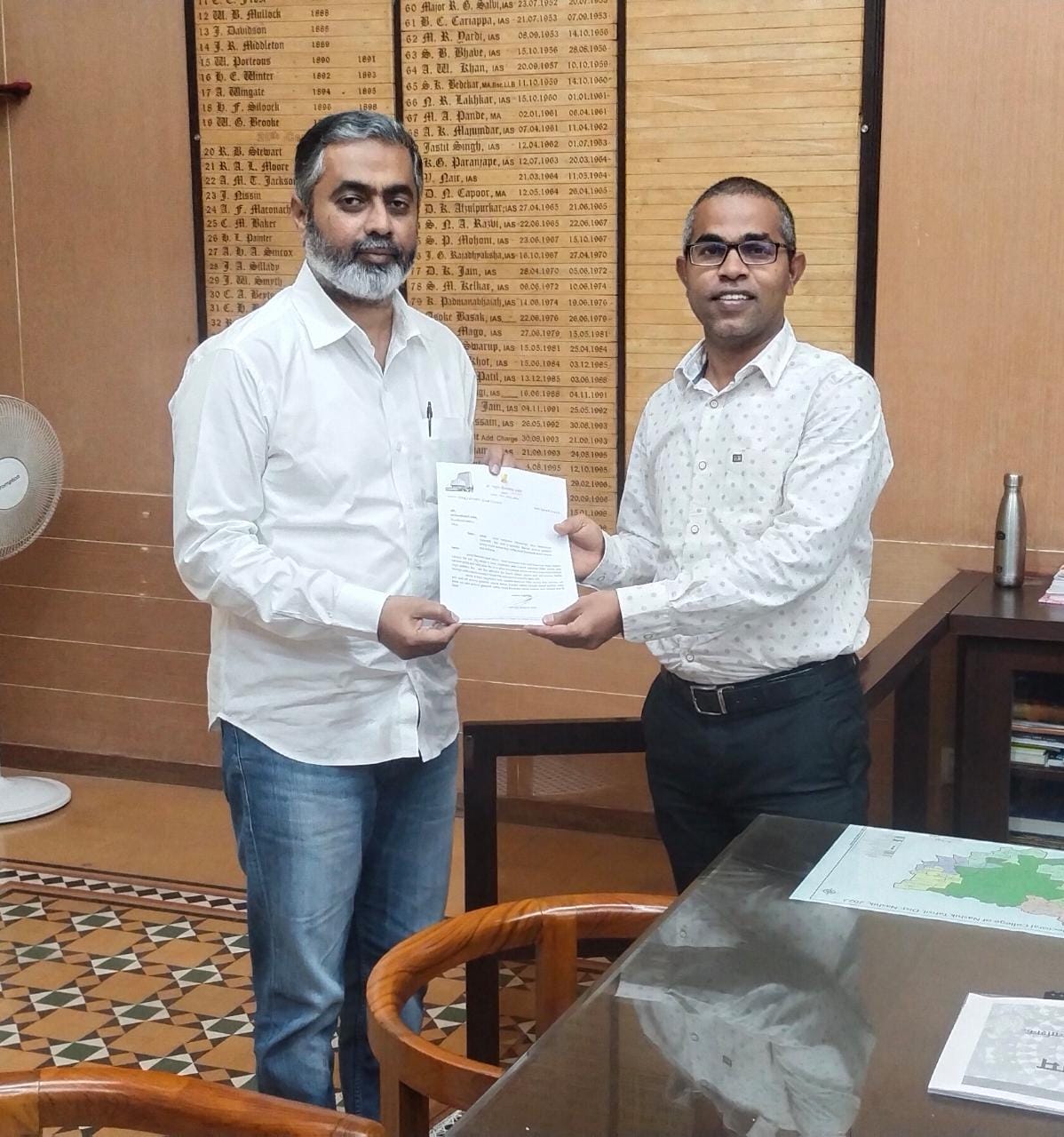 पिकांच्या नुकसानभरपाई बाबत आ डॉ राहुल आहेरांचे जिल्हाधिकारी यांना निवेदन