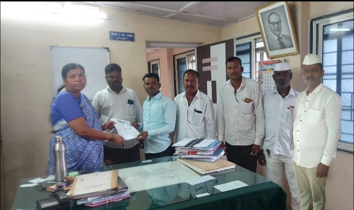 सार्वजनिक बांधकाम विभागाला रस्ता दुतर्फा झाडे झुडपे छाटणी करण्याची मागणी - ट्रायबल फोरम मावळ