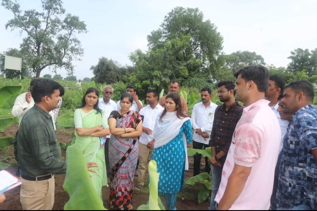 मोठे वाघोदासह परिसरात खासदार रक्षा ताई खडसे व आमदार चंद्रकांत पाटील शेतकऱ्यांच्या बांधावर