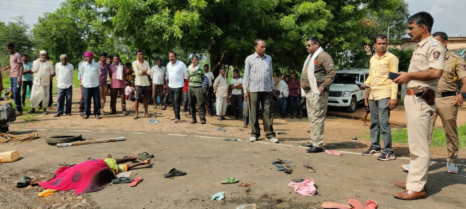 ट्रकटर उलटून एक जागेवरच ठार तर 6 जण गंभीर जखमी ,तर 35 किळकोल जखमी