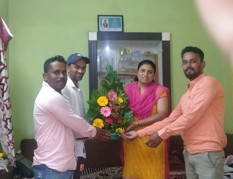 जळगांव महापौरांनी केला निस्वार्थ २४ तास ग्रुपच्या रुग्णसेवकांचा सत्कार