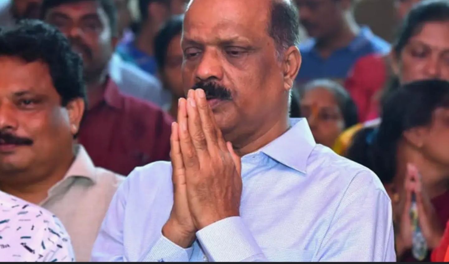 Mumbai Diary: Shivsena bhawan Rada:सरवणकरांच पिस्तुल जमा..!घटनास्थळावरून गोळी केली होती जप्त..!