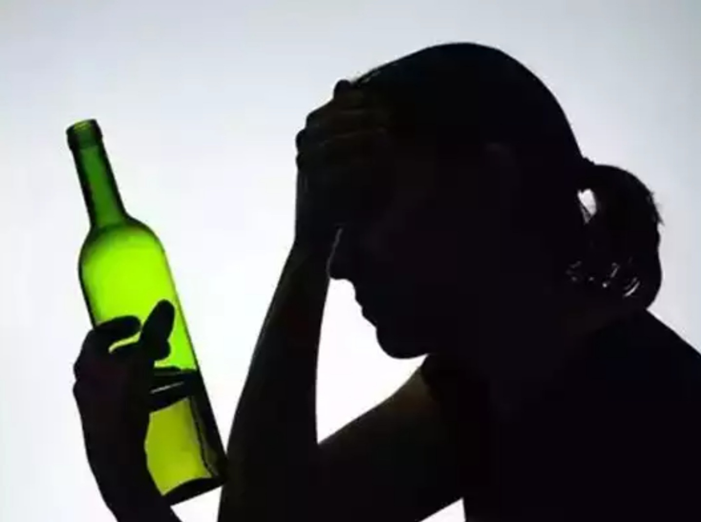 Amazing: हया जिल्ह्यात स्त्रिया दारू पिण्यात पुरुषांपेक्षा पुढे..!अहवालात समोर आली आकडेवारी..!