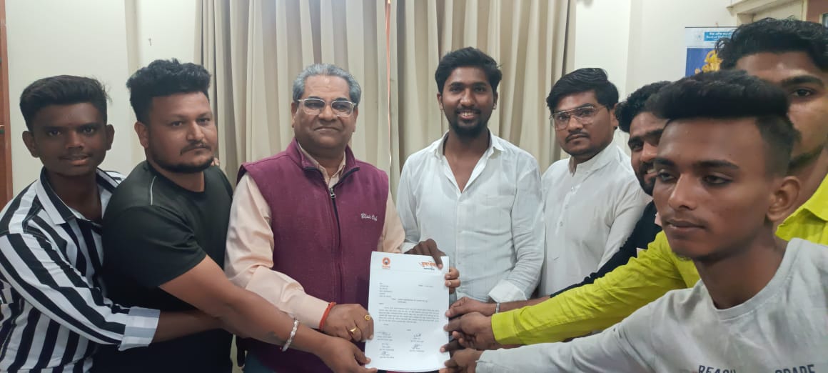 Amalner: युवा सेना तालुका व शहर तर्फे प्रताप महाविद्यालयातील जिम सुरू करण्यासंदर्भात निवेदन...