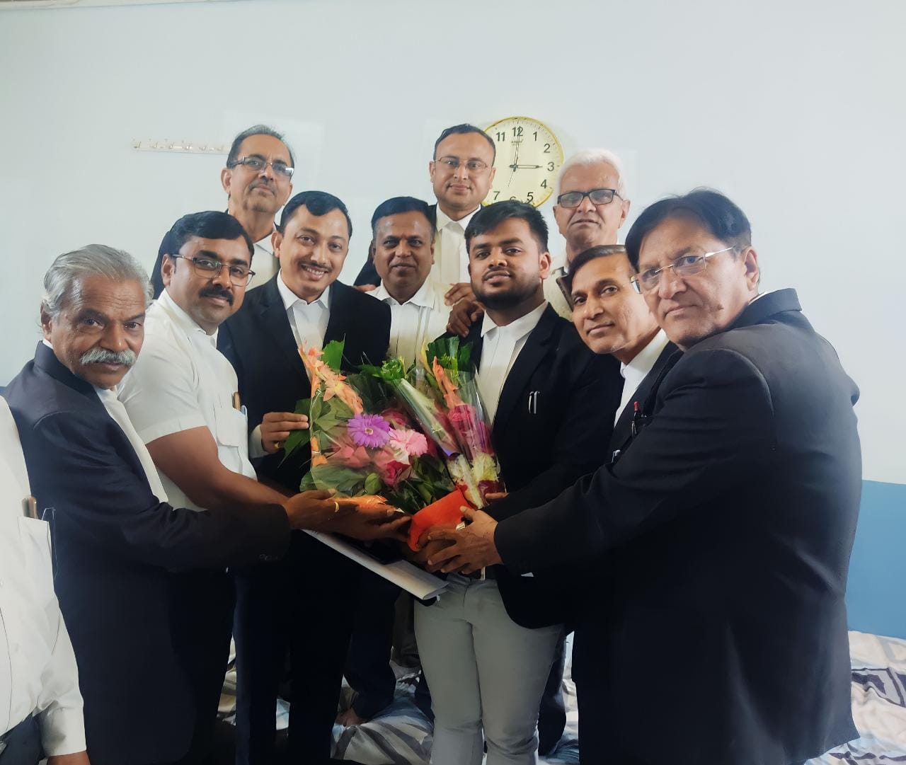 Amalner: संसदेत गाजला अमळनेरच्या सारांशचा आवाज ; वकील संघाच्यावतीने सत्कार !